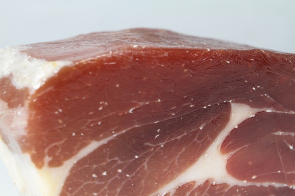 caracteristiques jambon serrano